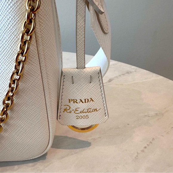 Prada new in box Reidition 2005 - Picture 7 of 11